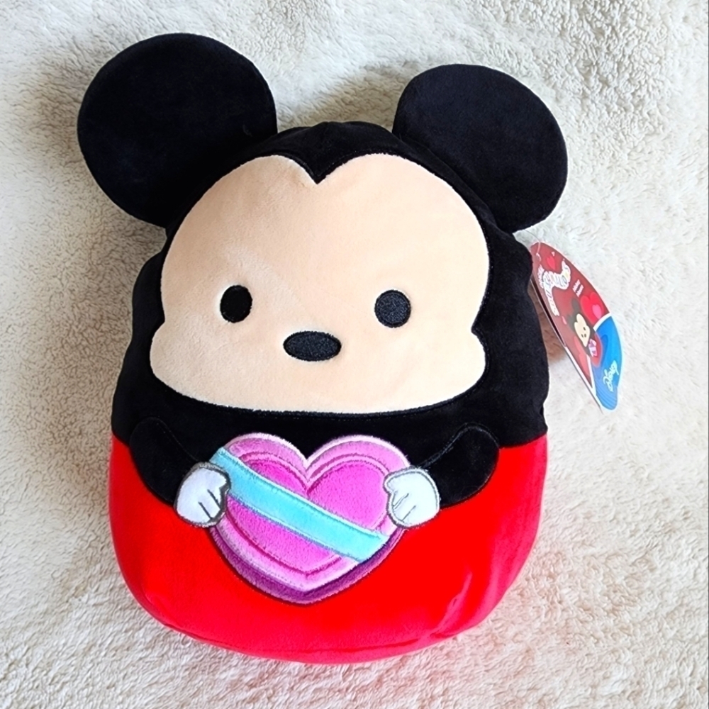 New original Squishmallow Disney Mickey Mouse holding a heart, size 8'